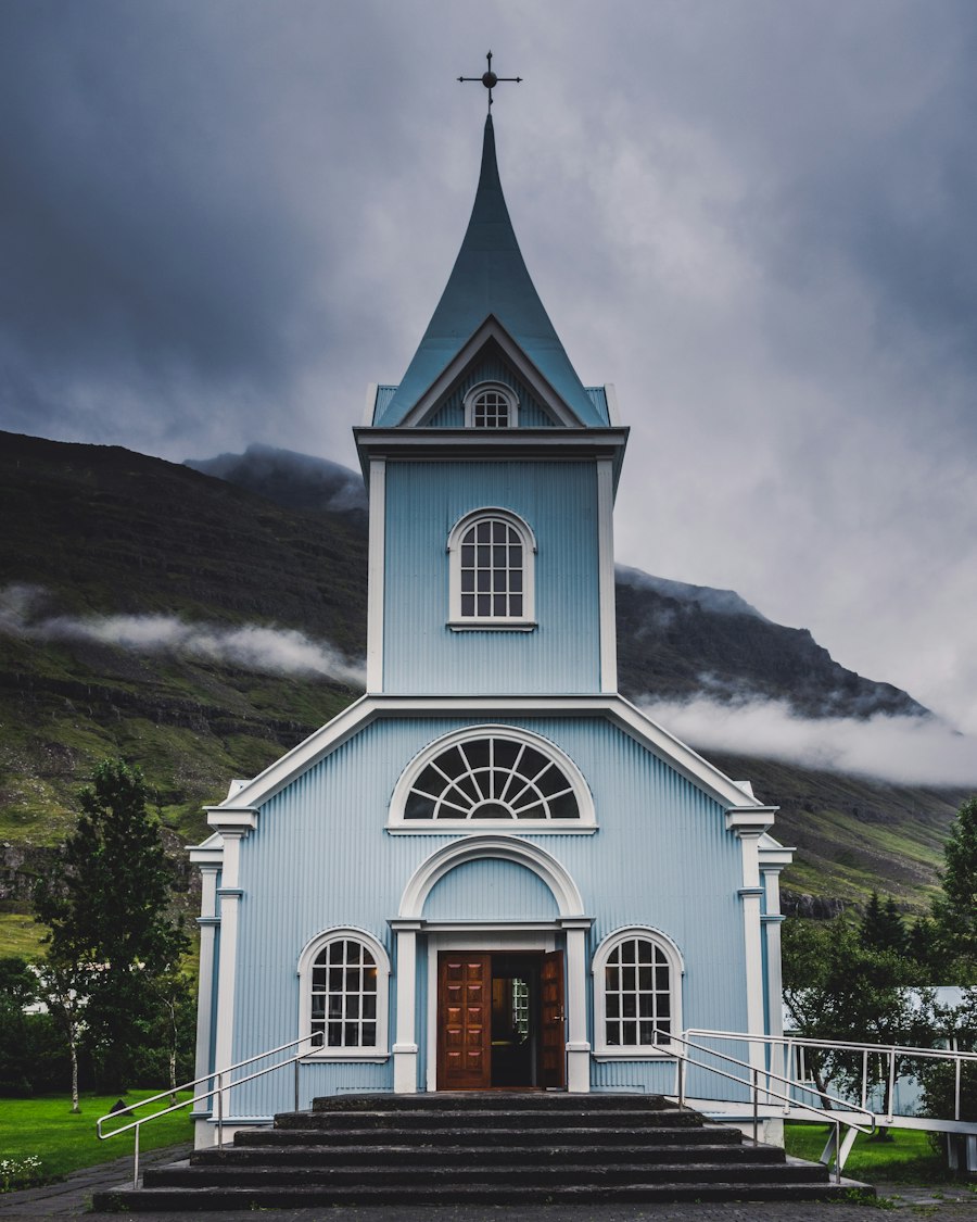 Baptist congregation worship